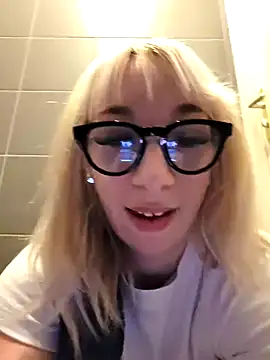 Snapshot of Giuliana_baby chatting on March 2025 09:18:02 AM Giuliana baby online show from March 2025 09:18:02 AM