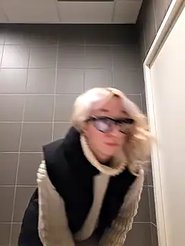 Snapshot of Giuliana_baby chatting on March 2025 11:34:02 AM Giuliana baby online show from March 2025 11:34:02 AM