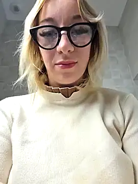 Snapshot of Giuliana_baby chatting on September 2025 04:23:01 AM Giuliana baby online show from September 2025 04:23:01 AM