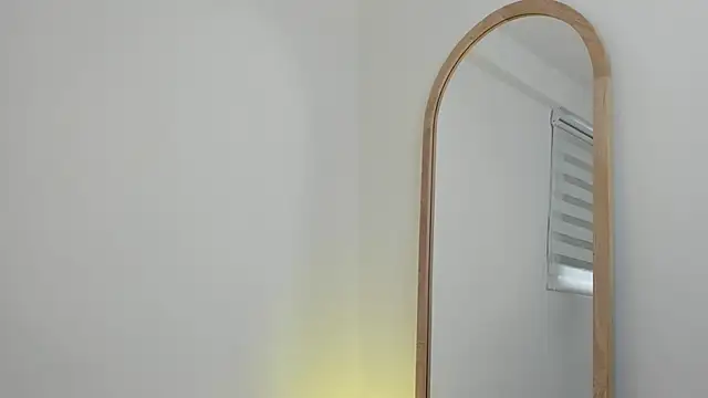 Snapshot of Julifoxx chatting on December 2025 09:10:02 PM Julifoxx online show from December 2025 09:10:02 PM