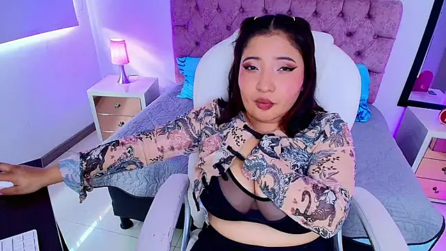 Emma monserrat online show from September 2025 07:29:01 PM