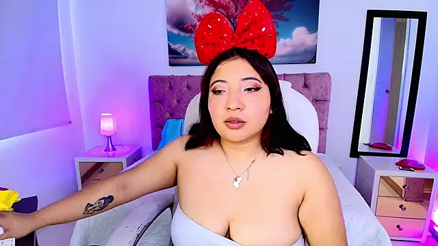 Emma monserrat online show from October 2025 08:28:01 PM