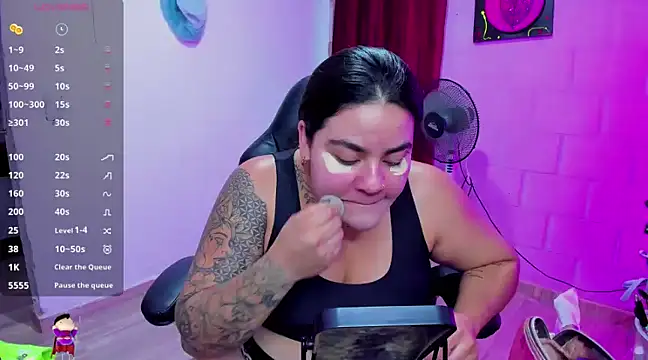 Snapshot of Sharon_hils chatting on December 2024 08:23:02 PM Sharon hils online show from December 2024 08:23:02 PM