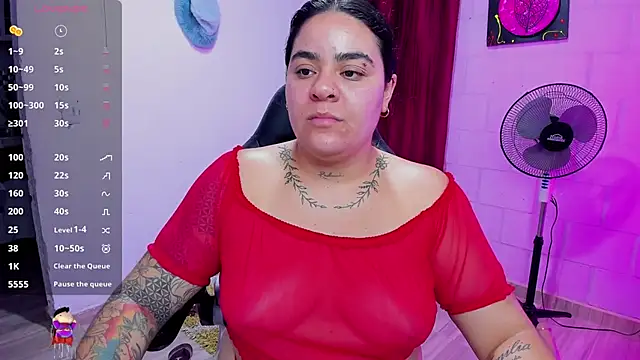 Snapshot of Sharon_hils chatting on December 2024 11:02:02 PM Sharon hils online show from December 2024 11:02:02 PM