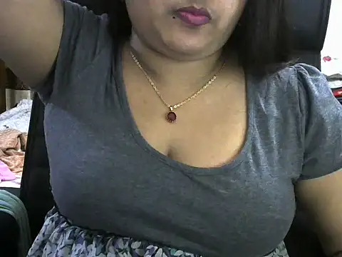 Snapshot of SweetGirlRani143 chatting on December 2024 06:56:02 PM SweetGirlRani143 online show from December 2024 06:56:02 PM