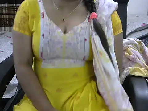 Snapshot of SweetGirlRani143 chatting on December 2024 11:55:01 PM SweetGirlRani143 online show from December 2024 11:55:01 PM