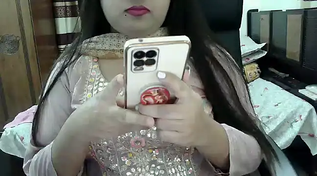Snapshot of SweetGirlRani143 chatting on January 2025 04:50:01 PM SweetGirlRani143 online show from January 2025 04:50:01 PM