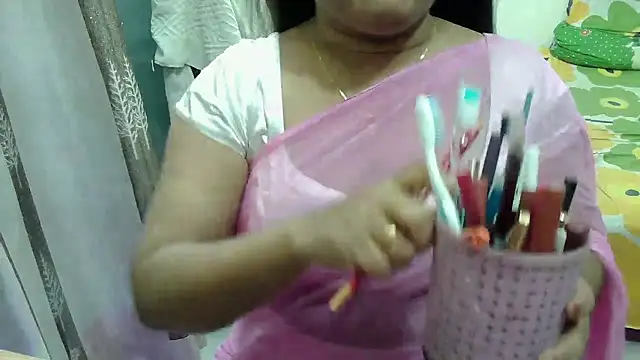Snapshot of SweetGirlRani143 chatting on October 2025 02:15:01 PM SweetGirlRani143 online show from October 2025 02:15:01 PM