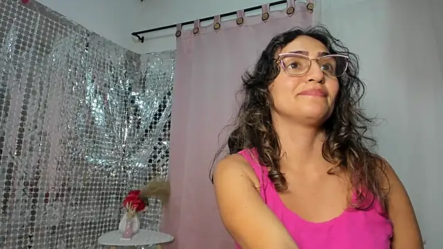Snapshot of misshiccups chatting on September 2025 02:22:01 AM misshiccups online show from September 2025 02:22:01 AM