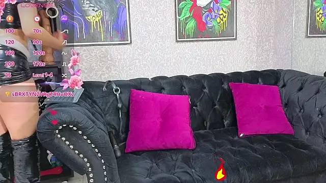 Snapshot of CamiilaMarti chatting on October 2025 05:13:01 PM CamiilaMarti online show from October 2025 05:13:01 PM