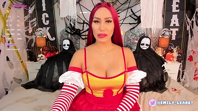 Snapshot of EmilyLeah_ chatting on October 2025 03:42:01 PM EmilyLeah online show from October 2025 03:42:01 PM