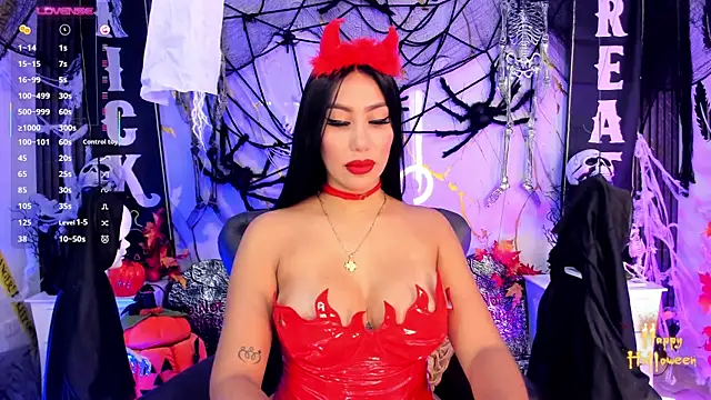 Snapshot of EmilyLeah_ chatting on October 2025 02:13:01 PM EmilyLeah online show from October 2025 02:13:01 PM