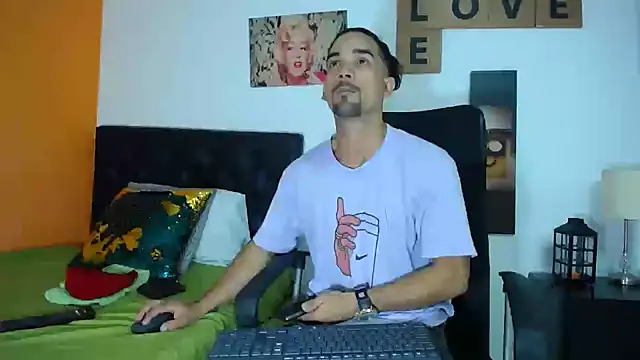 ryan musclexxx online show from December 2024 03:41:01 AM