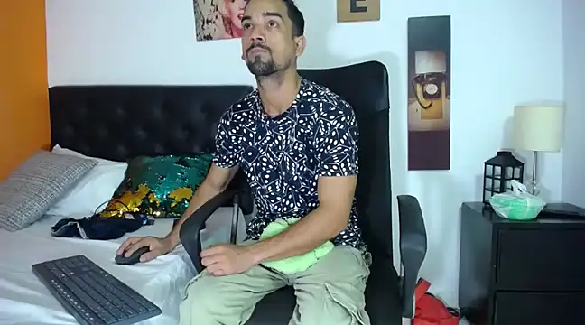 ryan musclexxx online show from December 2024 03:50:02 AM