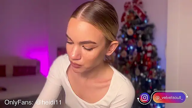 Heidi11 online show from December 2024 08:47:01 PM