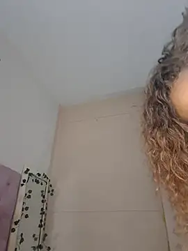 ItsLeyaa online show from November 2025 09:53:01 PM