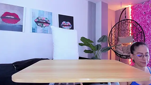 Snapshot of Angela_donnato chatting on October 2025 03:38:02 AM Angela donnato online show from October 2025 03:38:02 AM