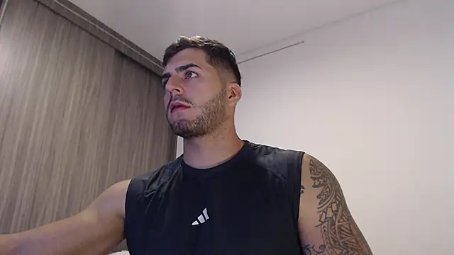 Snapshot of thomas_gun chatting on December 2024 06:10:01 AM thomas gun online show from December 2024 06:10:01 AM