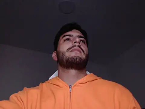 Snapshot of thomas_gun chatting on October 2025 02:06:02 AM thomas gun online show from October 2025 02:06:02 AM