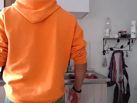 Snapshot of thomas_gun chatting on December 2025 05:18:02 PM thomas gun online show from December 2025 05:18:02 PM