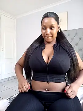 Snapshot of Candy_Love_18 chatting on February 2025 07:39:02 AM Candy Love 18 online show from February 2025 07:39:02 AM