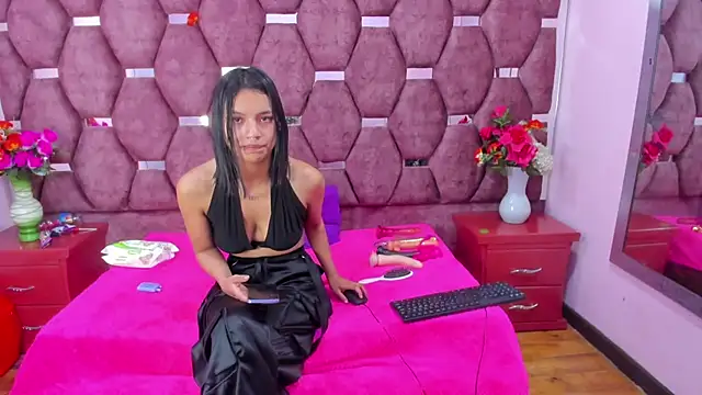 SaraLoveee  online show from December 2024 10:01:02 AM