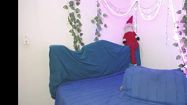 Snapshot of DominaLeona chatting on November 2025 02:20:01 AM DominaLeona online show from November 2025 02:20:01 AM