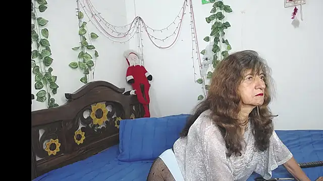 Snapshot of DominaLeona chatting on November 2025 07:58:01 PM DominaLeona online show from November 2025 07:58:01 PM