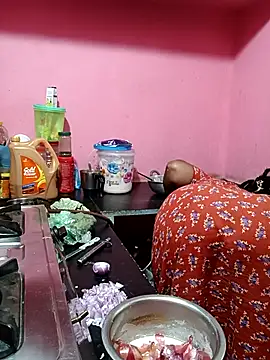 Snapshot of Renuma chatting on November 2025 12:43:02 AM Renuma online show from November 2025 12:43:02 AM