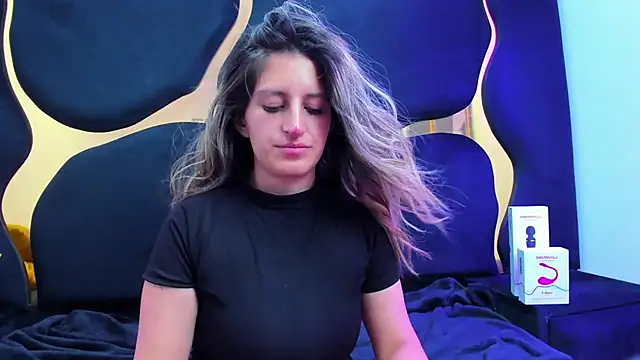 Snapshot of GiaRoussel chatting on October 2025 03:54:01 PM GiaRoussel online show from October 2025 03:54:01 PM