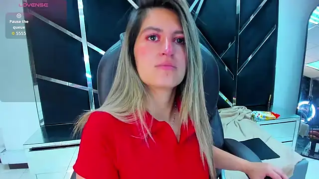 Snapshot of GiaRoussel chatting on October 2025 03:24:01 PM GiaRoussel online show from October 2025 03:24:01 PM