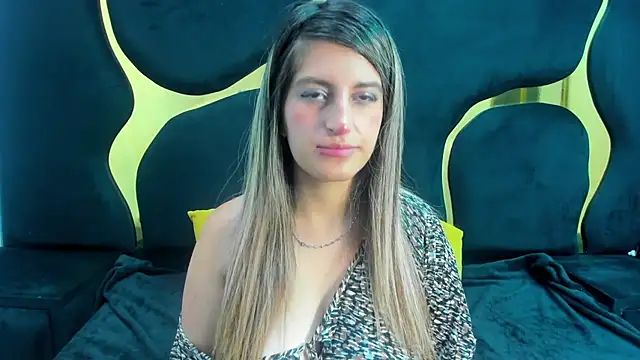 Snapshot of GiaRoussel chatting on October 2025 03:58:01 PM GiaRoussel online show from October 2025 03:58:01 PM