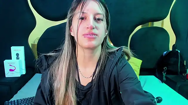 Snapshot of GiaRoussel chatting on October 2025 03:13:01 PM GiaRoussel online show from October 2025 03:13:01 PM