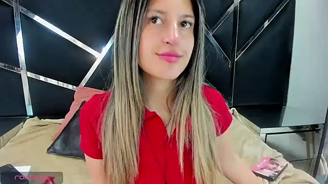 Snapshot of GiaRoussel chatting on October 2025 03:25:01 PM GiaRoussel online show from October 2025 03:25:01 PM