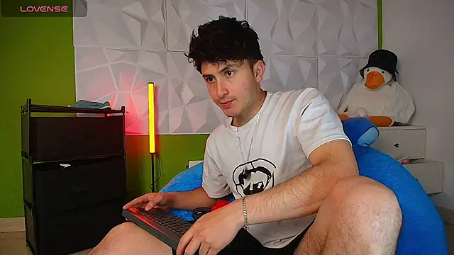 santyago taylor online show from October 2025 07:22:02 PM