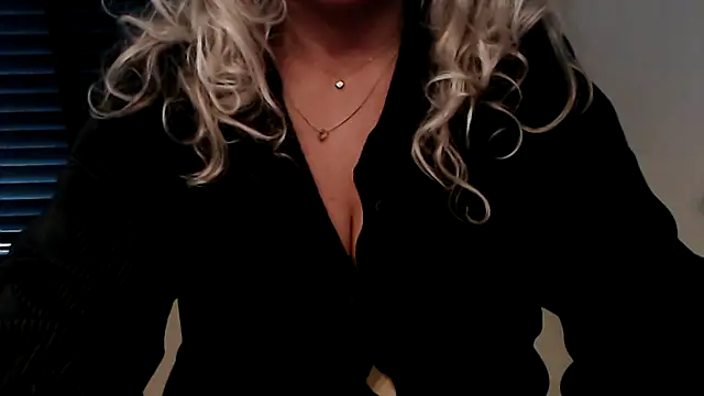 JenniLowen online show from October 2025 12:04:01 PM