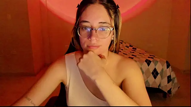 Snapshot of atenas_05_ chatting on October 2025 09:29:02 AM atenas 05 online show from October 2025 09:29:02 AM