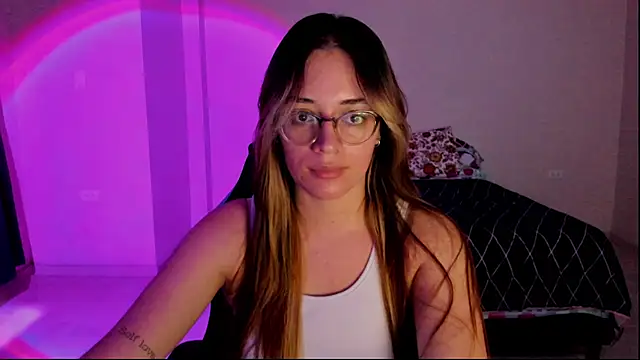 Snapshot of atenas_05_ chatting on November 2025 09:35:01 PM atenas 05 online show from November 2025 09:35:01 PM