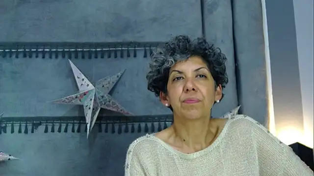 Julianewell online show from December 2024 06:24:02 PM