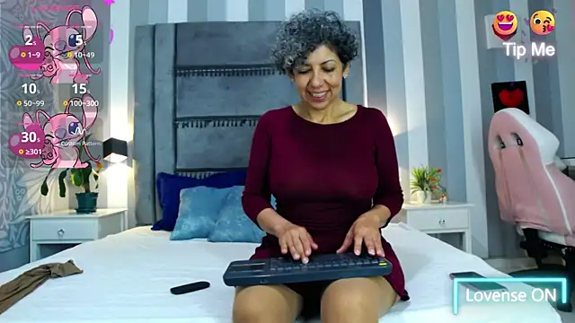 Julianewell online show from January 2025 12:24:02 PM