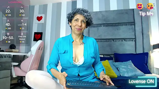 Julianewell online show from February 2025 03:49:01 PM