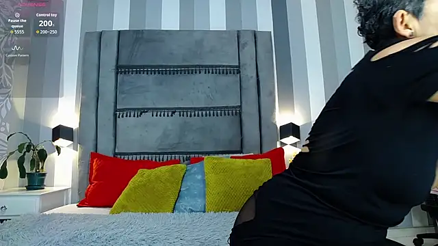 Snapshot of Julianewell chatting on October 2025 12:37:01 PM Julianewell online show from October 2025 12:37:01 PM