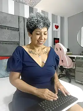 Snapshot of Julianewell chatting on November 2025 12:05:02 PM Julianewell online show from November 2025 12:05:02 PM