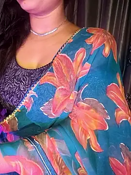 Snapshot of SexyAndHottie chatting on October 2025 04:59:02 PM SexyAndHottie online show from October 2025 04:59:02 PM