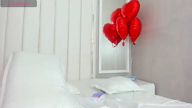 Snapshot of Carohorny4u chatting on February 2025 04:24:01 PM Carohorny4u online show from February 2025 04:24:01 PM