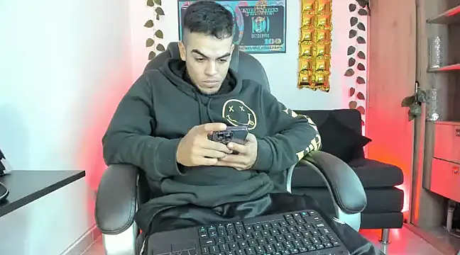 mikee scooth online show from December 2024 01:28:01 PM