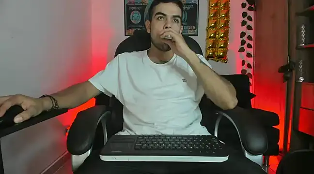 mikee scooth online show from January 2025 08:16:02 PM