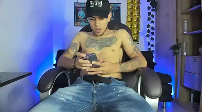 mikee scooth online show from January 2025 06:13:02 PM