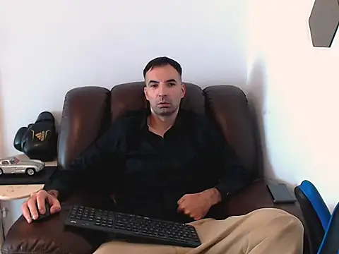 Snapshot of Leo_1617 chatting on October 2025 10:25:01 AM Leo 1617 online show from October 2025 10:25:01 AM