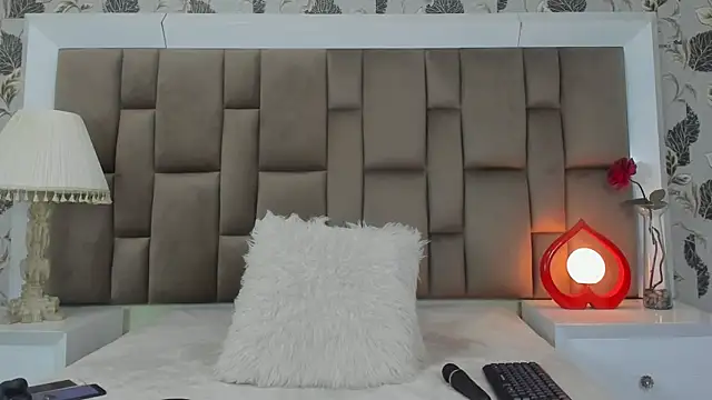 AlizonMoreti online show from December 2024 02:08:02 PM